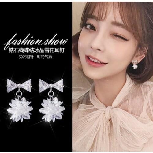 2021 NEW 925 silver needle crystal from Austrian Fashion temperament personality simple ice wild earrings