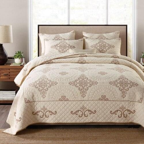 CHAUSUB Cotton Bedspread Quilt Set 3PCS Luxury Embroidered Bed Cover Pillowcase King Size Summer Blanket Beige Coverlets