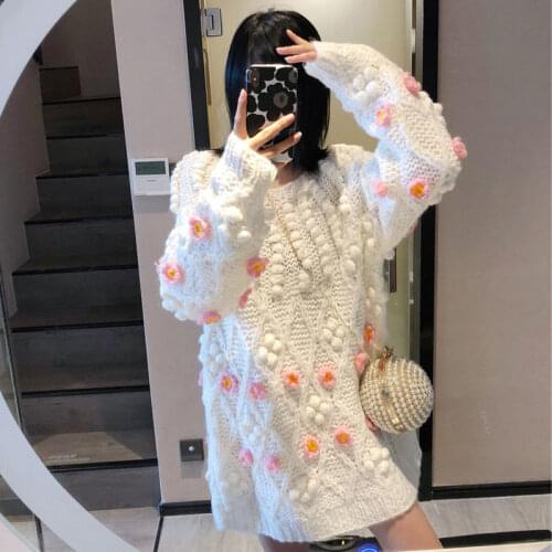 Flower embroidery white sweet thick thread pullover sweater women loose and lazy winter outer wear Korean version 2021 dress