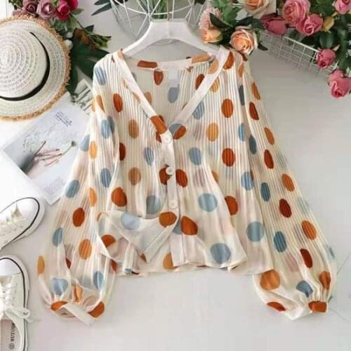 2021 Summer V-neck Pleated Wave Point Sunscreen Shirt Womens Bubble Lantern Sleeve Loose Chiffon Shirt Top Sexy Women Tops
