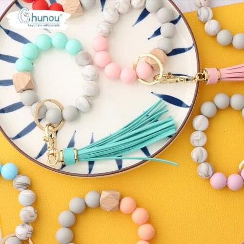 Creative Wooden Bead Bracelet Keychain Bangle Tassel Keyring Circle Wristlet Key chain Bangle Keyholder for Women Girls Jewelry
