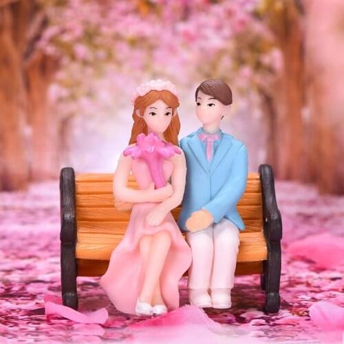 Couple Statue Newly Weds On Bench Reusable Plastic Home Garden Decoration for Bonsai Indoor Ornament 5x4.7cm can CSV