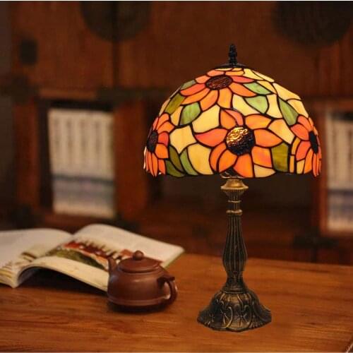 Nordic Creative Stained Glass Table Lamp Office Decoration Lamp Living Room Dining Room Bedroom Bedside Lighting Table Lamps