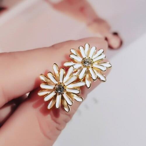 2021 Summer New Arrived Delicate Cute Lovely Small Flower Stud Earrings With Clear Cz Women Girl Fashion Daisy Beautiful Jewelry
