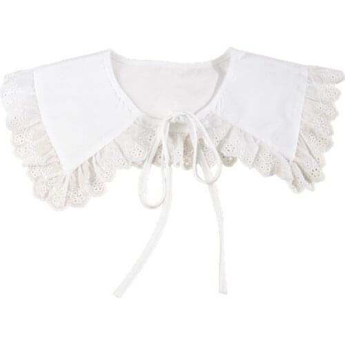 Detachable False Collar in Embroidered Lace Fake Collar Necklace Shoulder Covering in Retro Style