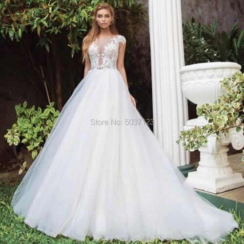 Cap Sleeves Ball Gown Wedding Dresses Sleeveless Scoop Lace Appliques Open Back Bridal Gown Vestidos De Noiva Button Illusion