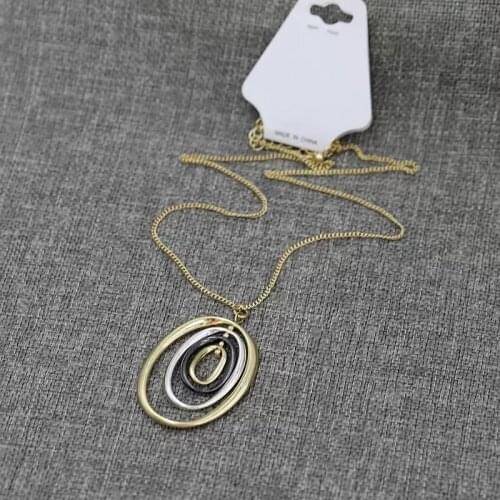 The new golden rotatable pendant necklace can go with all three color pendant chain trend season accessories special