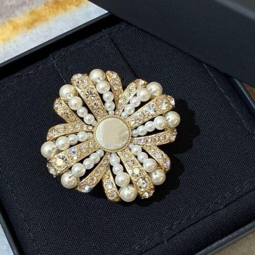 Hot Brand Fashion Jewelry Vintage Style Snowflake Brooch Sweater Brooche Flower Pearl Fashon Camellia Brooches