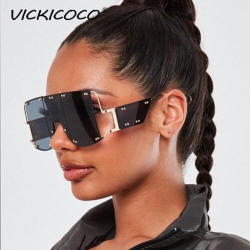 Fashion Square Goggle Sunglasses Women Oversized Metal Frame Vintage Glasses Men Shades Punk Glasses Luxury Brand Rivet Eyewear