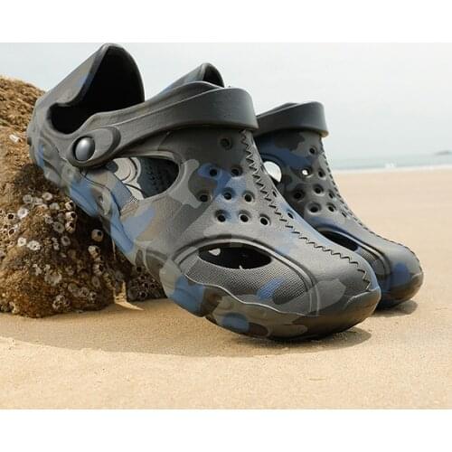 2021 Men Sandals Hot Sale Mens Slippers Breathable Sandals Tide Male Shoes High Quality Lightweight Hole Beach Shoes Big Size