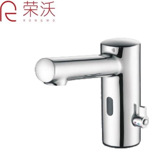 New Style In 2021 Commercial Battery-Powered Single Hole Touchless Bathroom Faucet in Chrome