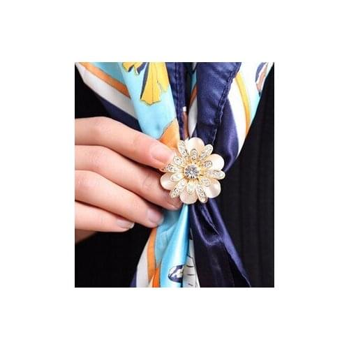 High-grade three-circle silk scarf buckle brooch camellia silk scarf buckle brooch versatile pin collar needle levy
