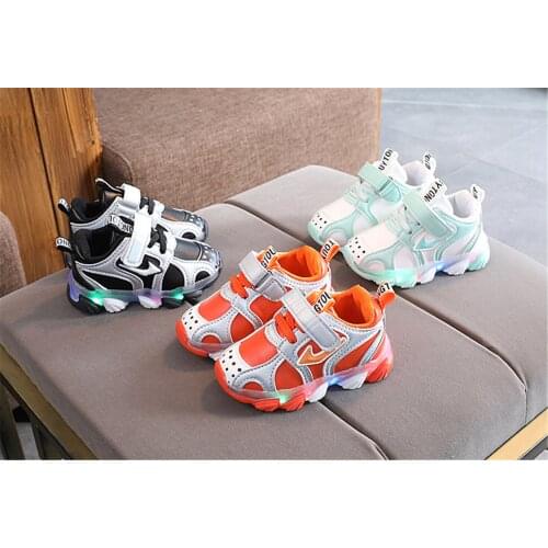 2021 LED New Style Childrens Shoes With Lights Autumn Boys Sports Running Sneakers Girls Soft Bottom Breathable конверсы