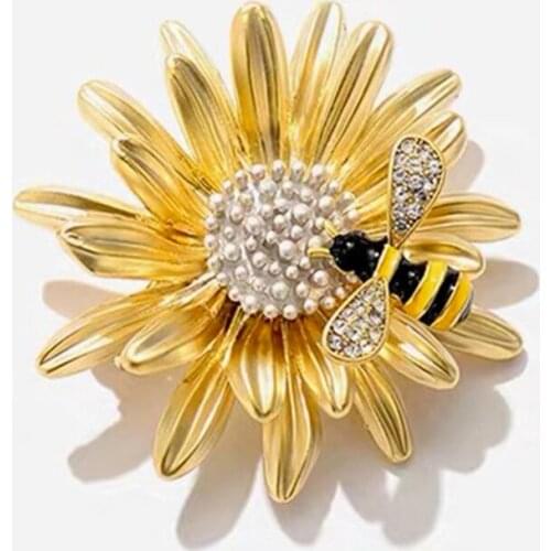 Fashion exquisite sweet daisy little bee brooch flower frosted tee brooch brooch accessories cute gift for women