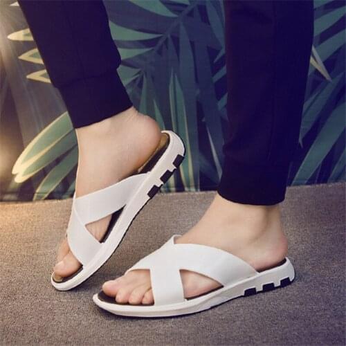 Slipper Male Casual Shoes Flat Slippers Men Summer Sandals High Quality Beach Shoes Fashion Flip-Flops Zapatos Hombre