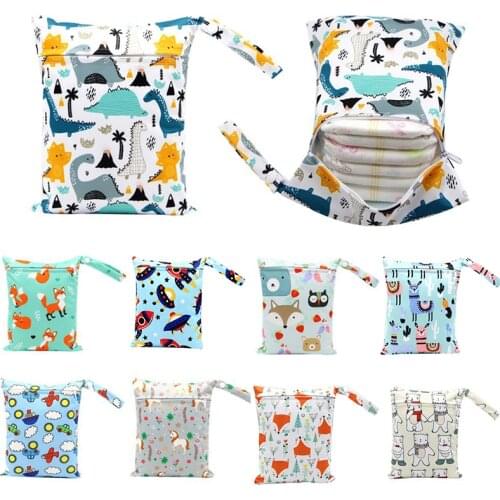 20*25cm Cartoon Waterproof Diaper Bag Storage Bag Sanitary Napkin Hanging Wet Dry Storage Nappy Diaper Bag Baby Essentials