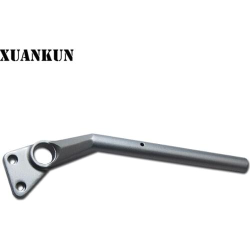 XUANKUN the Motorcyclist Turns the Right Hand to the Left of the CF150 and Turns the Faucet Parts CFMOTO