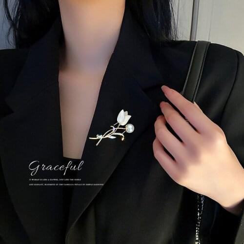Luxury Shiny Rhinestone Tulip Rose Flower Brooches Vintgae Large Pin Brooches For Women Fashion Party Jewelry Lady Accessories