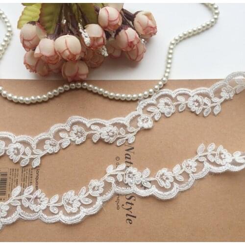 3yards Wholesale new car bones embroidery lace white 4cm wide and small lace wedding dress head yarn hat lace lace ribbon SC187