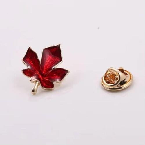 Ornaments Europe, the United States, Japan and South Korea fashion brand new enamel red maple leaf pin pin brooch