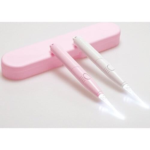 1PC New Ear Cleaner LED Lighting Earwax Spoon Clean Flashlight Earpick Handle Gift Flashlight Earpick Tweezers Brand Kids Safety