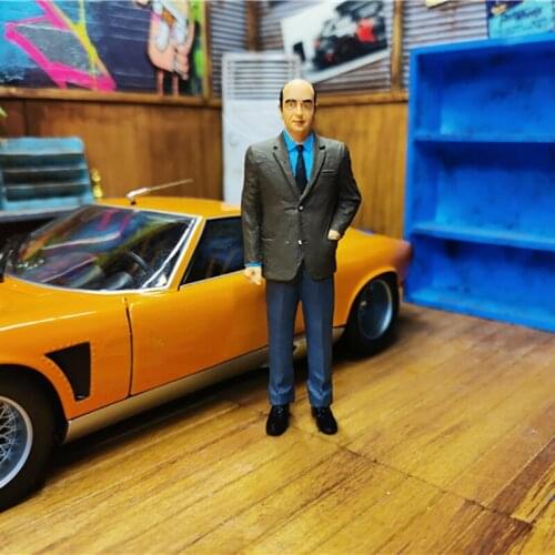 1/18 Scale Italian Car Designer Figure Mini Resin Doll Model for Car Model Scene Display Static Vehicle Accessories Toy