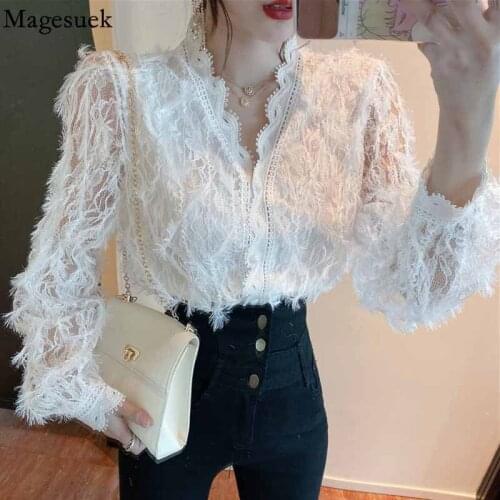 Korean Fashion Long Sleeve Elegant Blouse Sweet V-neck Women Tops Hollow Lace Bottoming Shirt Slim Vintage Shirt Blusas 16921