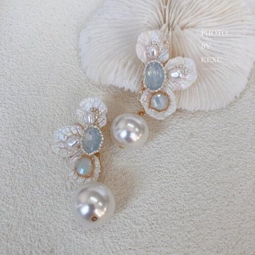 Autumn And Winter Fashion New French Retro Symmetrical White Flower Pearl Earrings Long Fashionable S925 Earrings
