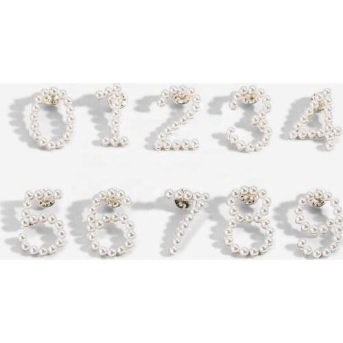 Pearl Digital Brooch Personalized elegant number brooch women Lady Word Brooch Pins Unique badge jewelry gift