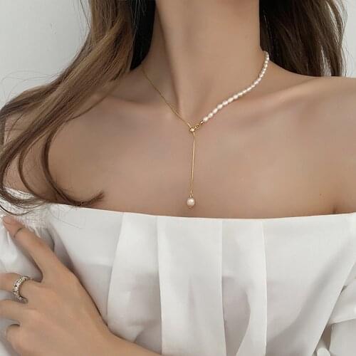 Origin Summer Minimalist Y Shape Freshwater Pearl Pendant Necklace for Women Asymmetric Gold Metallic Beaded Necklace Jewelry