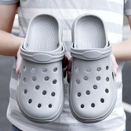 New Couple Hole Sandals Men Breathable and Comfortable Casual Shoes Summer Outdoor Beach sandals High Quality Affordable