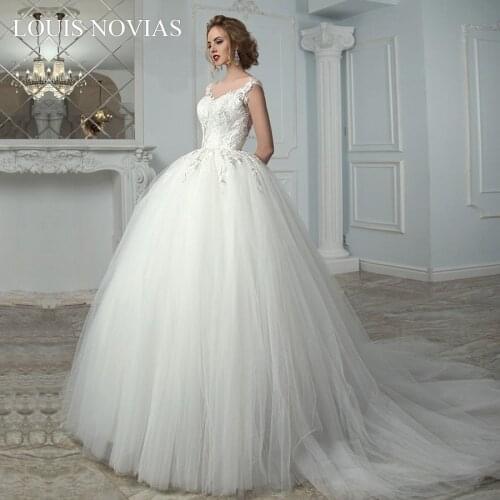 Louis Novias Luxury V-neck a-Word 2020 Princess Wedding Dress 3D Twist Button Lace Embroidery Sleeveless Bridal Ball Dress