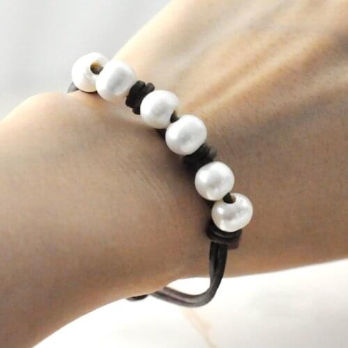 2018 New Bohemian Jewelry Handmade Imitation Pearl Elegant Bracelet for Womens Best Gift in Winter