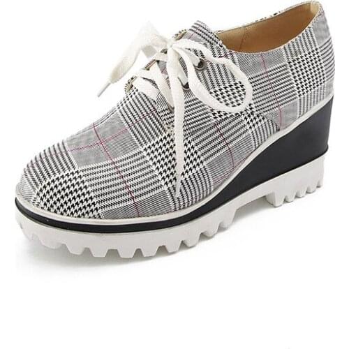 In the spring of the new version of its 2018 large base with grid joker wide feet high with wedge 43 single shoe tide 18321-40