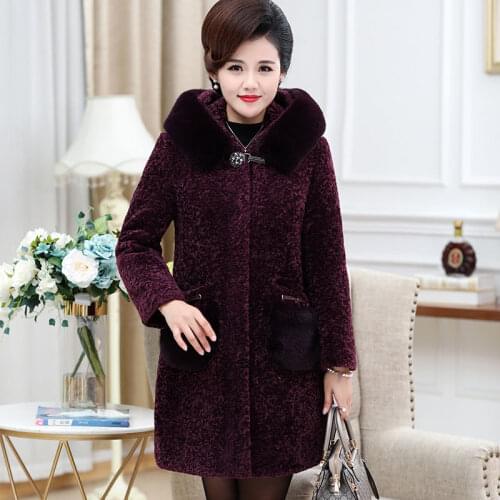 2020 Women Sheep Shearing Coat New Fur Overcoat Middle-aged Mother Thicken Hooded Winter Jacket Female Fashion Fur Coats 5XLA495