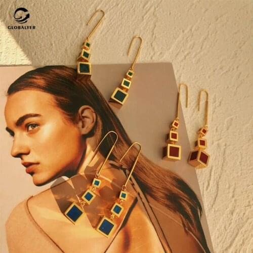 Actress with the same paragraph Elegantly matched with clothes French gradient block Extremely simple Drop-shaped earrings 080