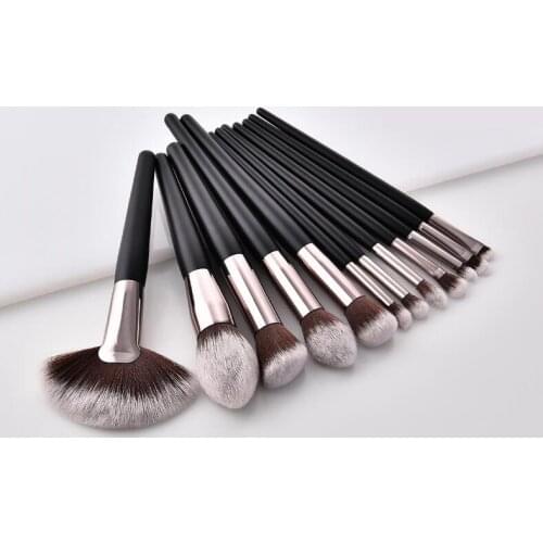 Top quality 12pcs Big fan makeup brushes set wooden handle with aluminum tube and nylon wool