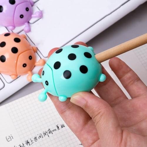 Cute Animal Ladybug Pencil Sharpener Childrens Rotating Pencil Sharpener Primary School Animal Manual Pencil Sharpener