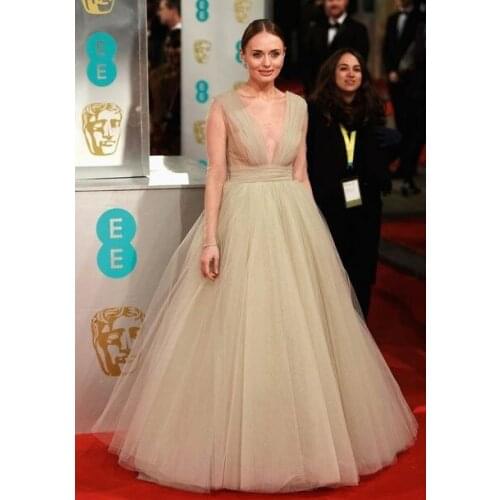 Sexy Deep V-Neck A-Line Tulle Celebrity Dresses with Pleats Robe De Soiree Floor Length Champagne Formal Gowns for Women