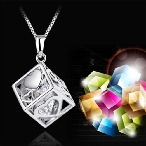 Womens Classic Hollow Heart Love Cube Inlaid AAA Zircon Pendant Clavicle Chain Necklace Fashion Jewelry Lovers Gifts NL0133