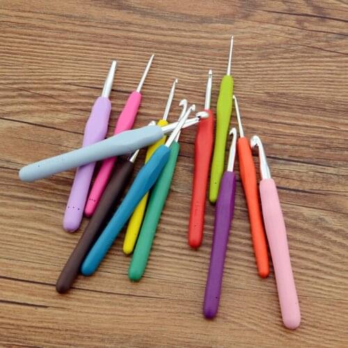 MLAEY 2.0mm-10.0mm Color Knitting Crochet High-grade Color Soft Handle TPR Metal Tool Kit Hand Knitting Tool Sewing Accessories