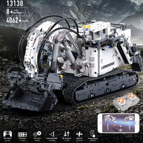 Puzzle Assembling Building Blocks RC Car Toy 4062PCS 2.4G Hollow Crawler Gear Drive APP Control Electric Childrens RC Toy Model
