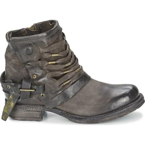 Retro Genuine Leather Ankle Boots Women Street Fashion Side Zip Rivet Punk Style Boots Luxury Brand Winter Warm High Top Shoes