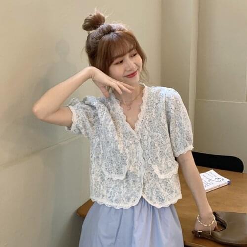 Shirts Women Retro Floral Puff Sleeve Shirt Female Summer New Design Sense Loose V-neck Chic Top Tide