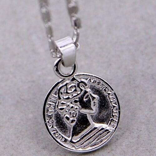 New Creative Beauty head Coin Choker Personality Queen Avatar Jewelry Dollor Coin Round Beautiful Pendant Necklaces
