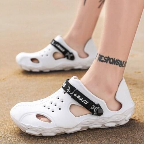 2021 Summer hole shoes mens Korean version of the tide thick-soled sandals bag head hollow large yards outdoor sandals
