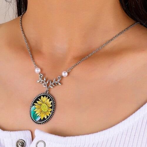 European and American New Arrival Sunflower Leaf Pearl Pendant Necklace Sun Flower Cactus Flower Necklace for Women Girl Gift