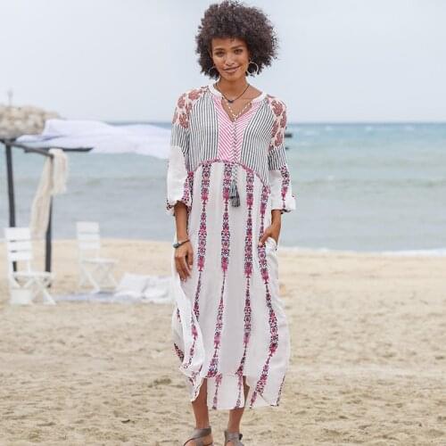 Embroidery Beach Cover up Saida de Praia Swimsuit Women Bikini cover up Tunics for Beach Pareo Sarong Beachwear Q1222