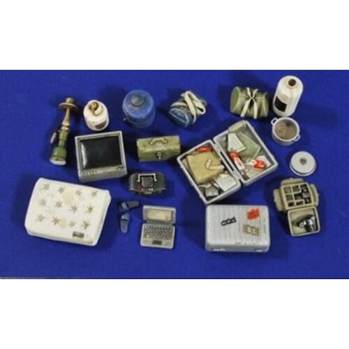 Resin modern scene bottle and can combination (8 pieces) 1:35