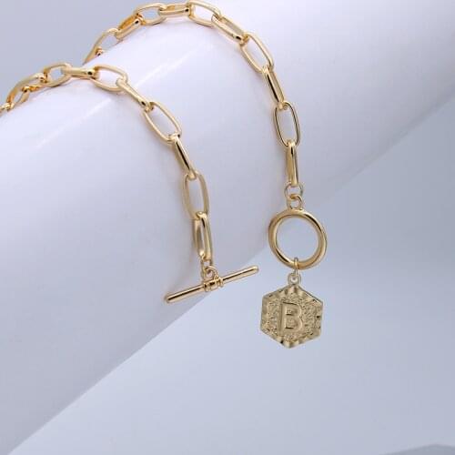 SRCOI 42CM Hexagonal Medal 26 Letter Name Choker Necklace For Women Geometric Toggle Clasp Chain Necklace Female Initial Jewelry